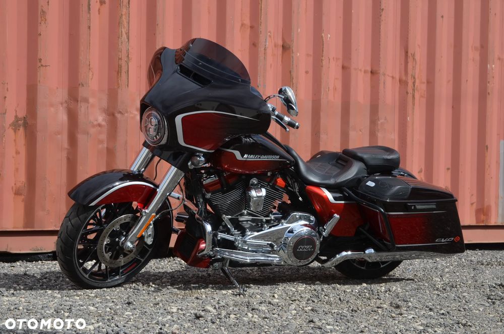 Harley-Davidson Touring Street Glide - 11