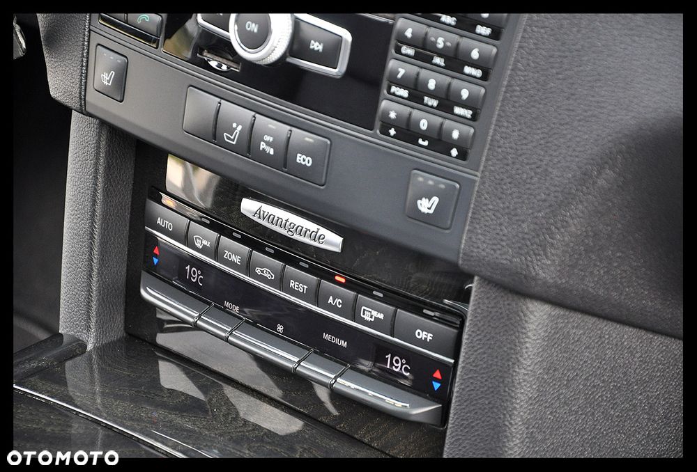 Mercedes-Benz Klasa E 300 CDI DPF BlueEFFICIENCY 7G-TRONIC Avantgarde - 31