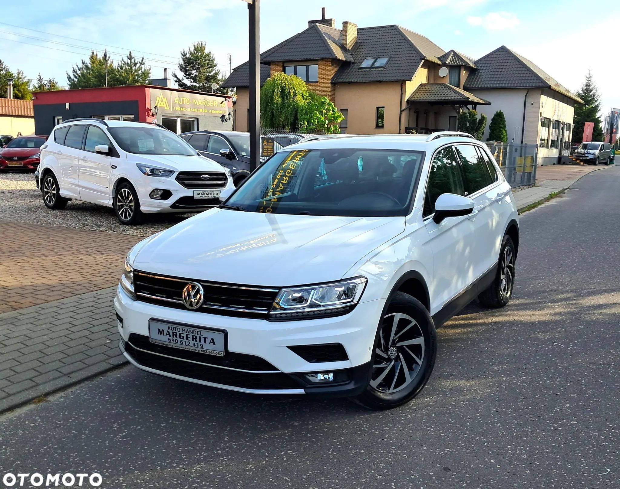 Volkswagen Tiguan - 1