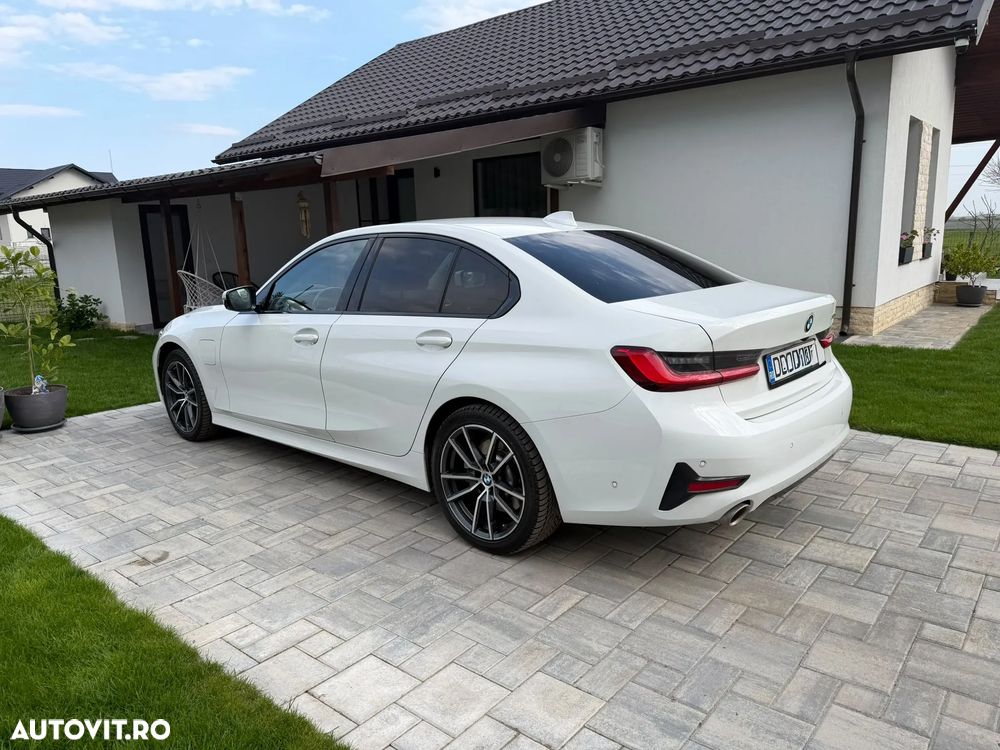 BMW Seria 3 330e Aut. M Sport - 16