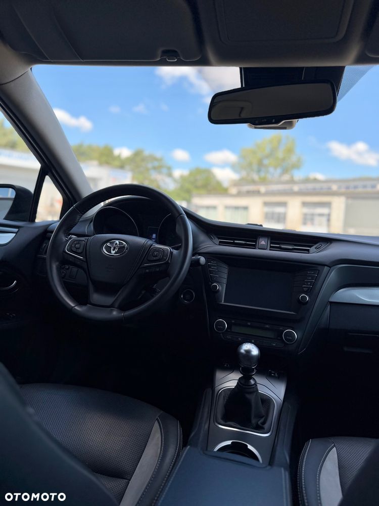 Toyota Avensis 1.8 Premium - 20