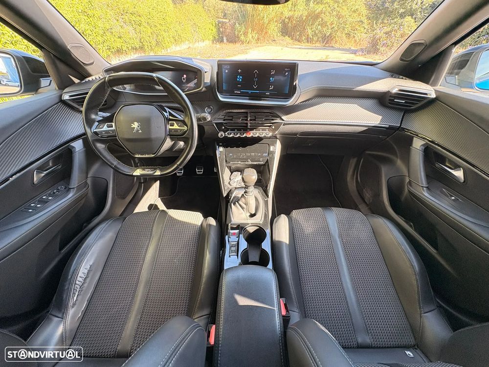 Peugeot 2008 1.2 PureTech GT Line - 27