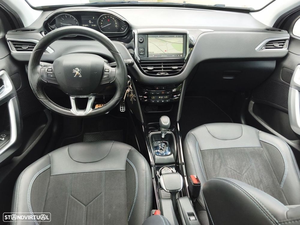 Peugeot 2008 1.2 PureTech Allure EAT6 - 29