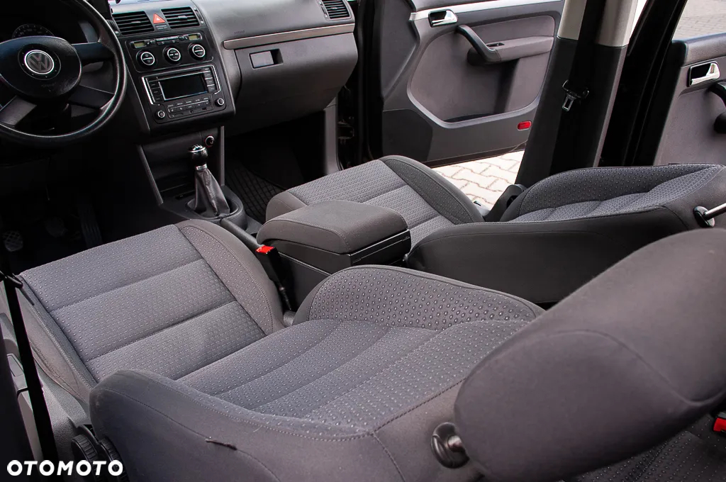 Volkswagen Touran - 26