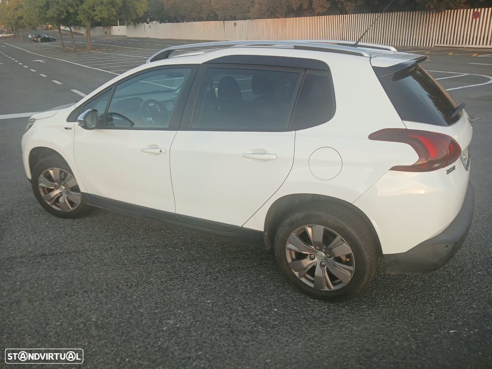 Peugeot 2008 1.2 PureTech Style - 7