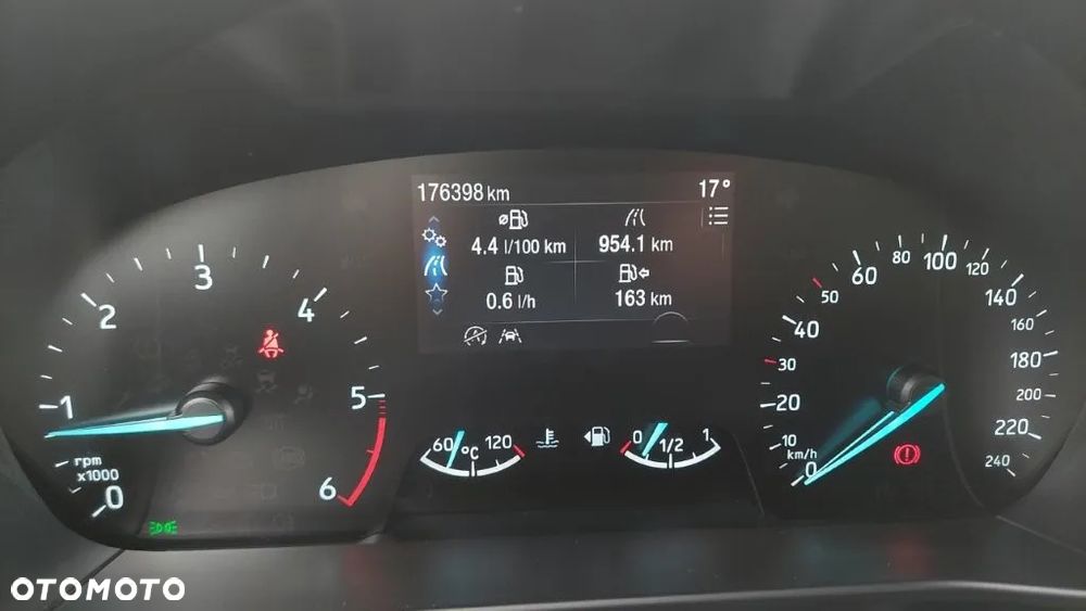 Ford Focus 1.5 EcoBlue Connected - 13