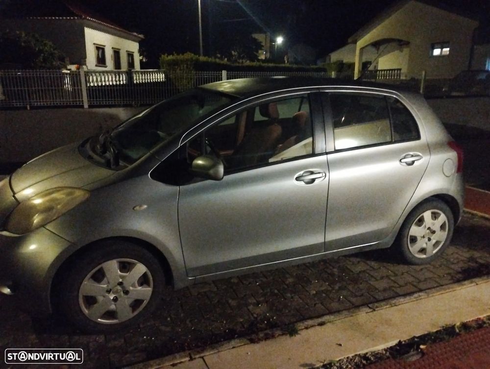 Toyota Yaris 1.0 VVT-i - 1