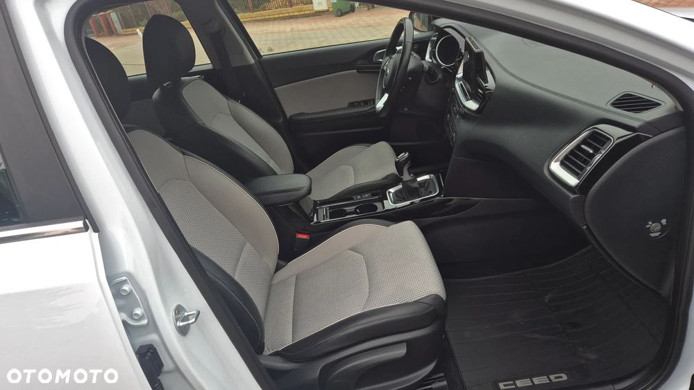 Kia Ceed 1.4 T-GDI L Business Line - 13