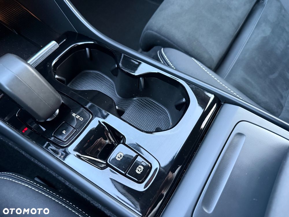 Volvo XC 40 B4 B DKG Plus Black Edition - 39