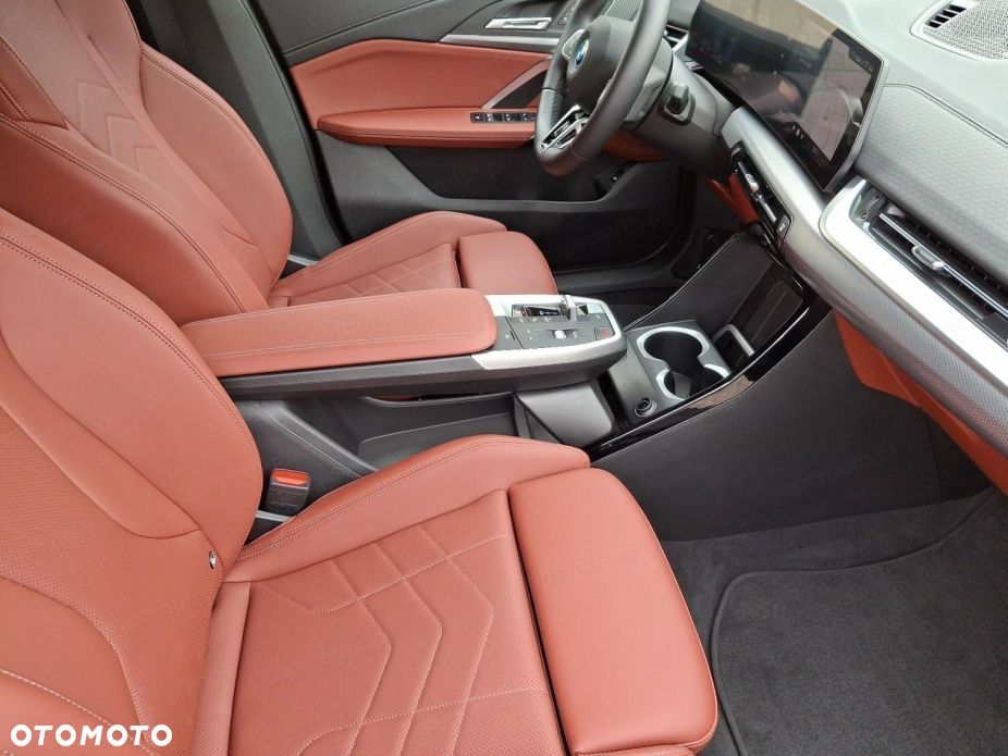BMW iX2 - 11