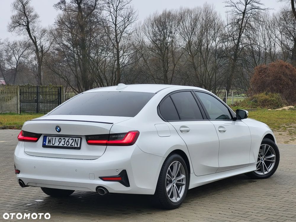 BMW Seria 3 318d Sport Line - 13