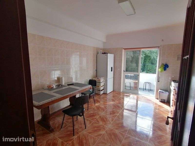 Vende-se apartamento apartamento T2 com boa restauraçao recente. - Grande imagem: 3/11