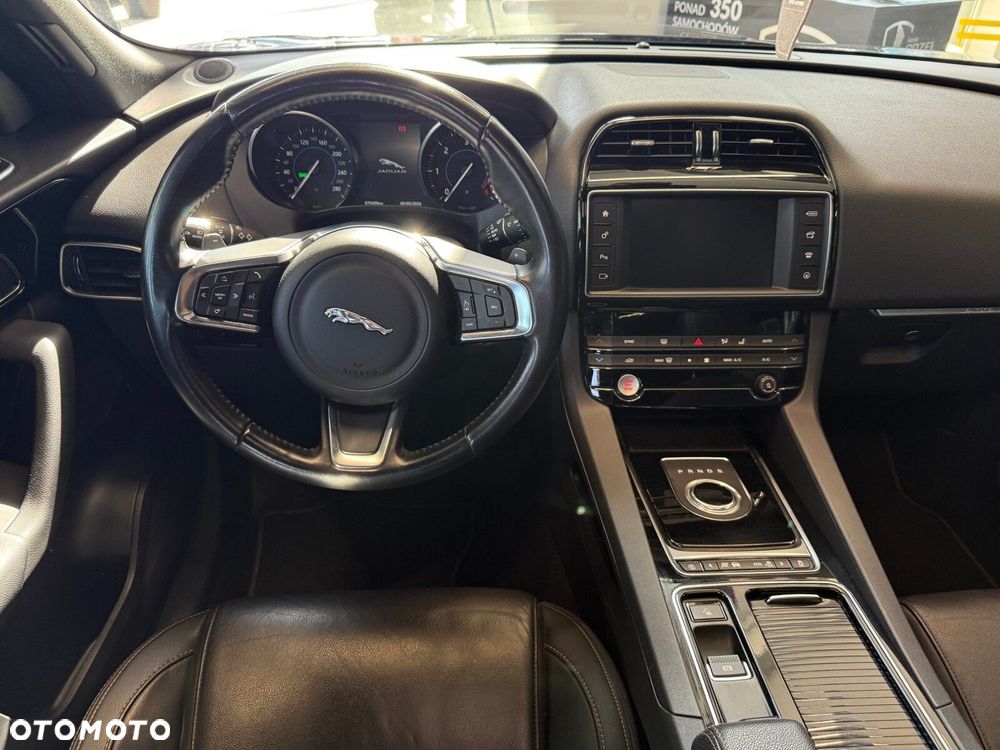 Jaguar F-Pace - 20