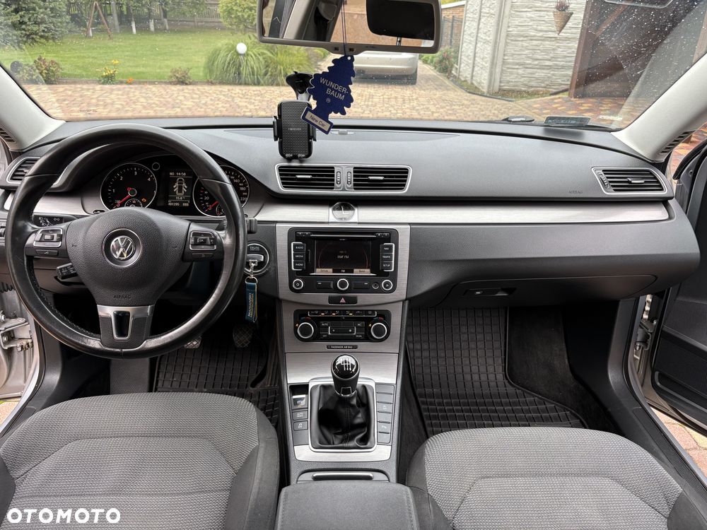 Volkswagen Passat 2.0 TDI DPF Highline - 14