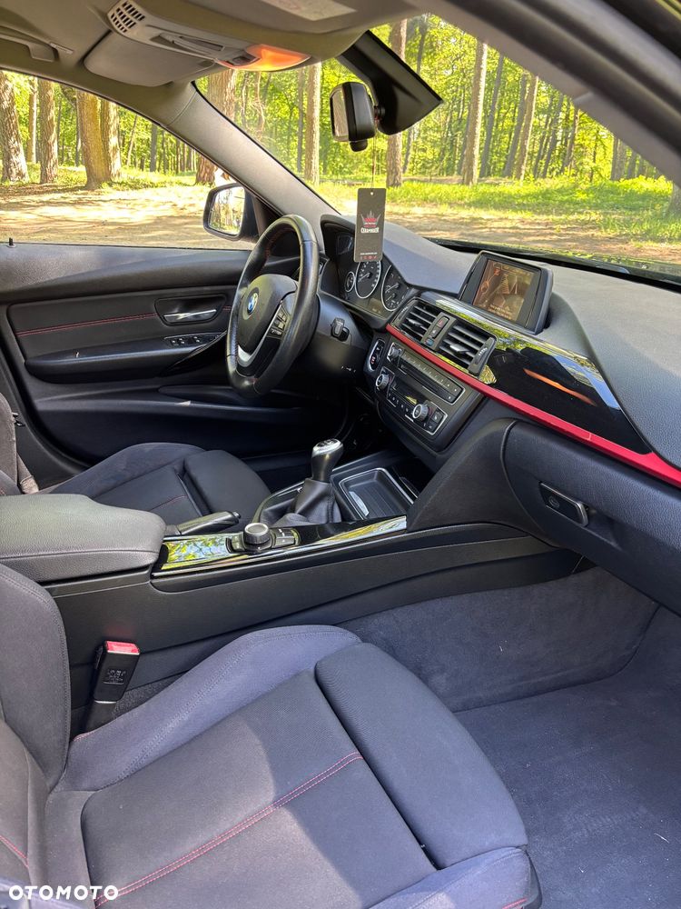 BMW Seria 3 320d Sport Line - 13