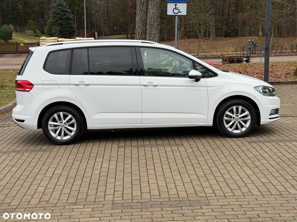 Volkswagen Touran - 10