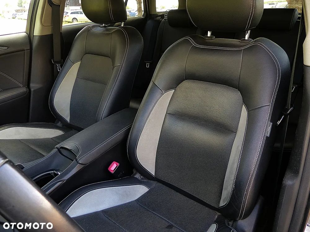 Toyota Avensis 2.0 D-4D Premium - 21