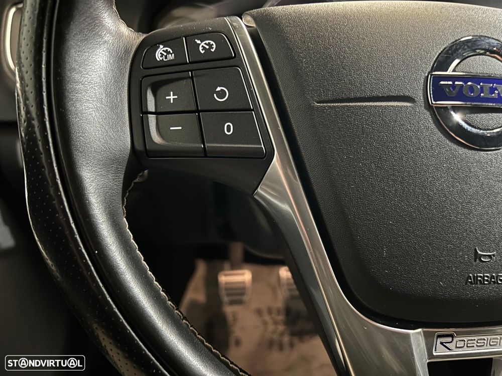 Volvo V60 2.0 D3 R-Design - 35