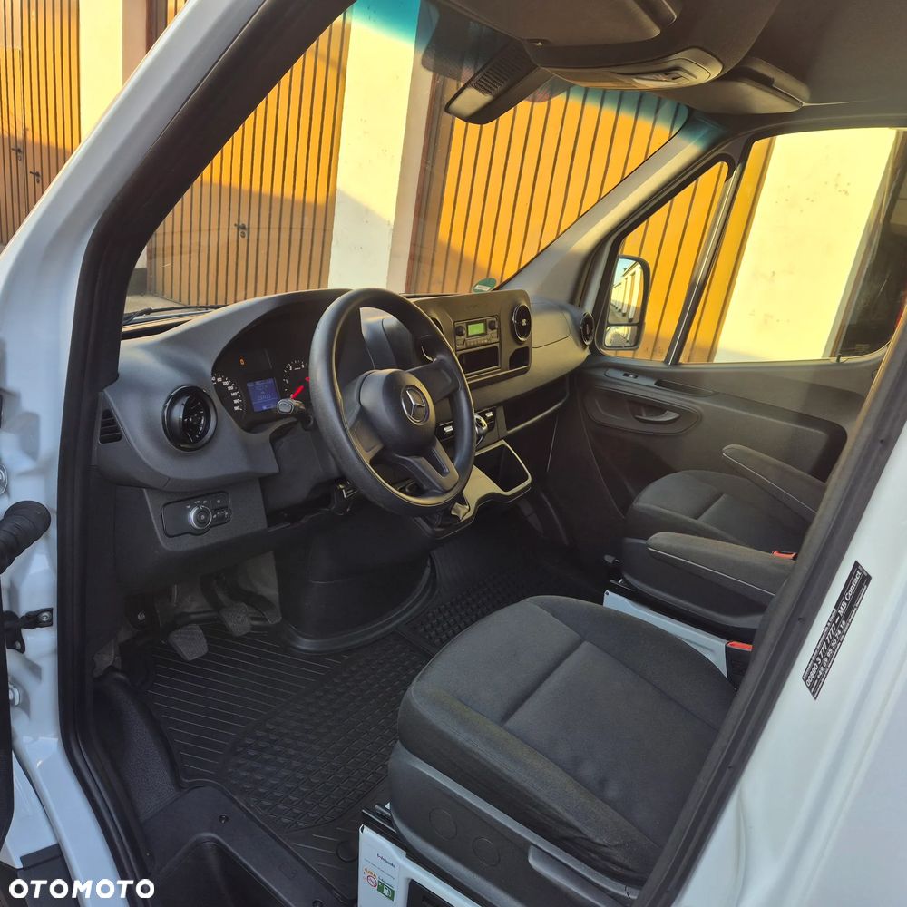 Mercedes-Benz Sprinter - 15