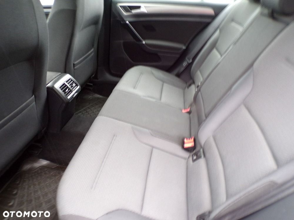 Volkswagen Golf - 36