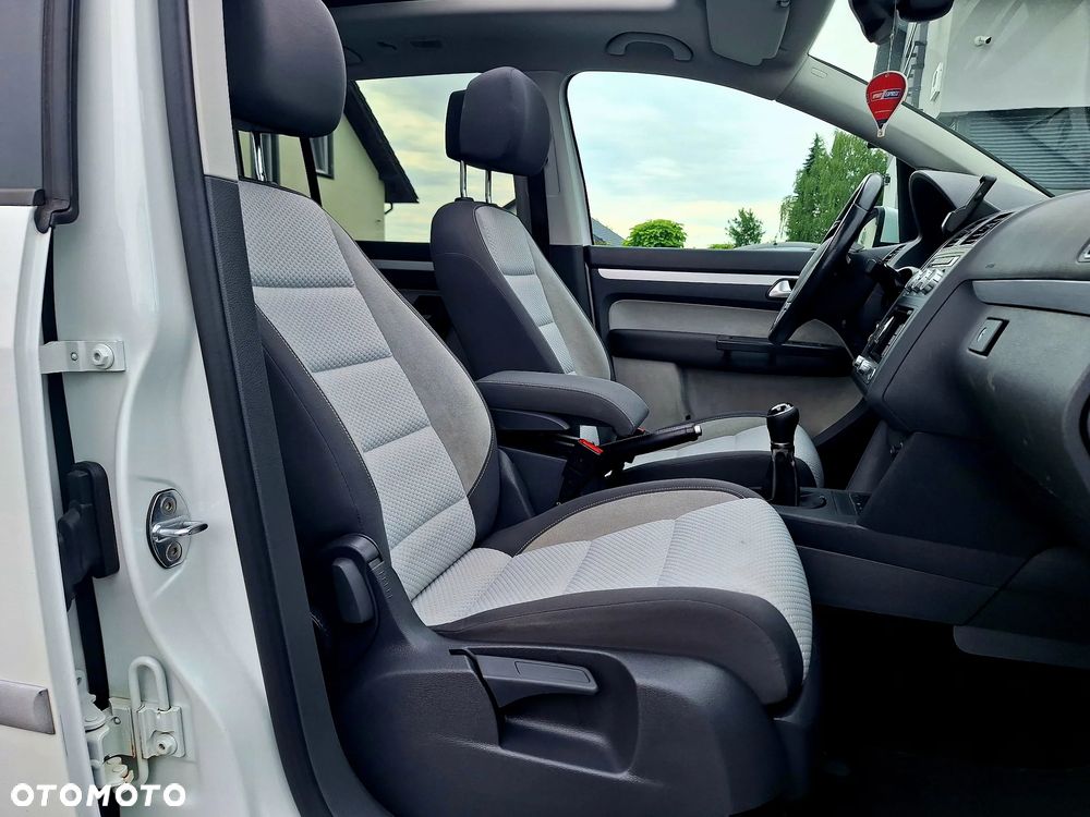 Volkswagen Touran - 28
