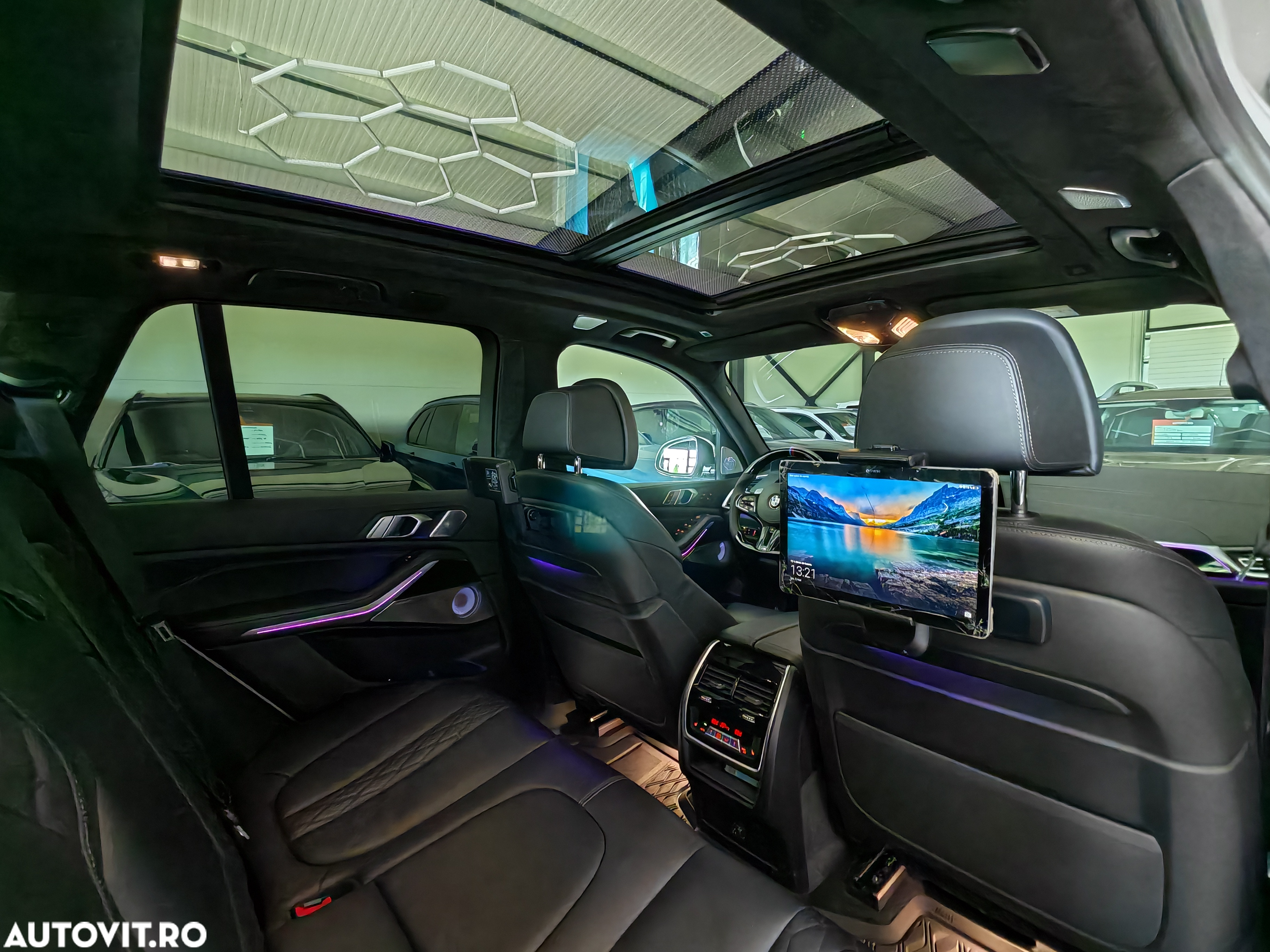 BMW X5 M M50i - 10