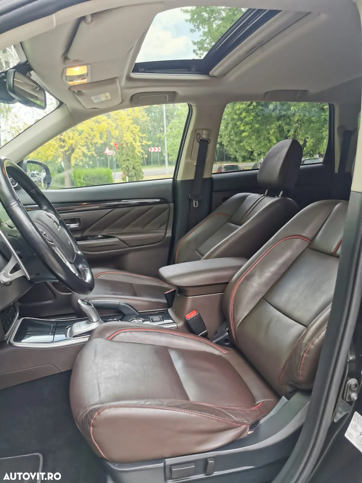 Mitsubishi Outlander 2.0 4WD Plug-In Hybrid Top - 17