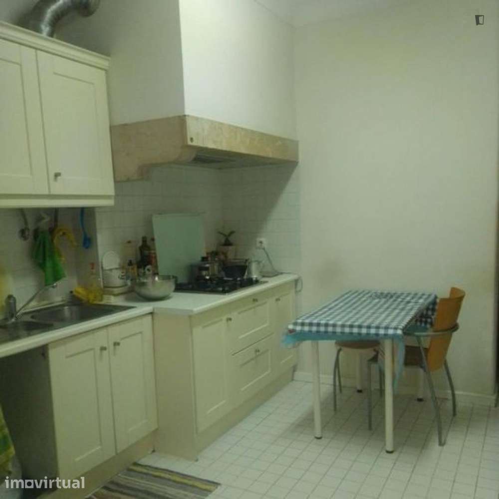 Quarto - localizado em Roma-Areeiro Lisbon - Grande imagem: 4/10