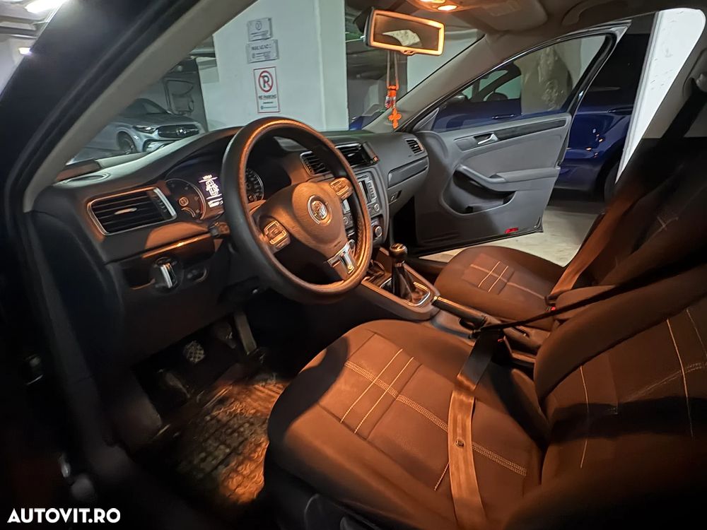 Volkswagen Jetta - 10