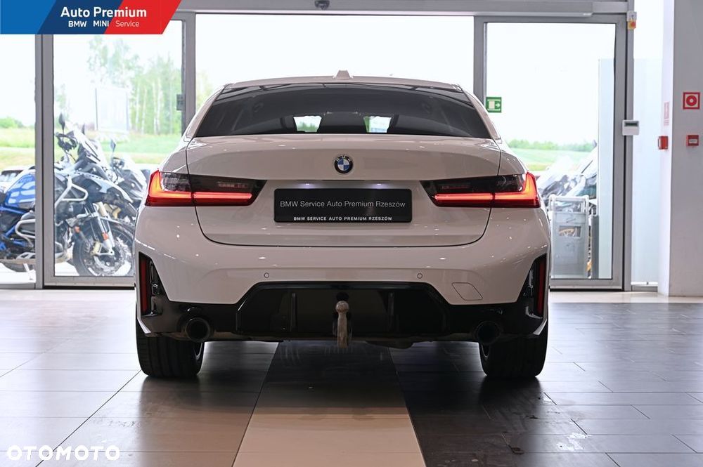 BMW Seria 3 330d xDrive MHEV - 17