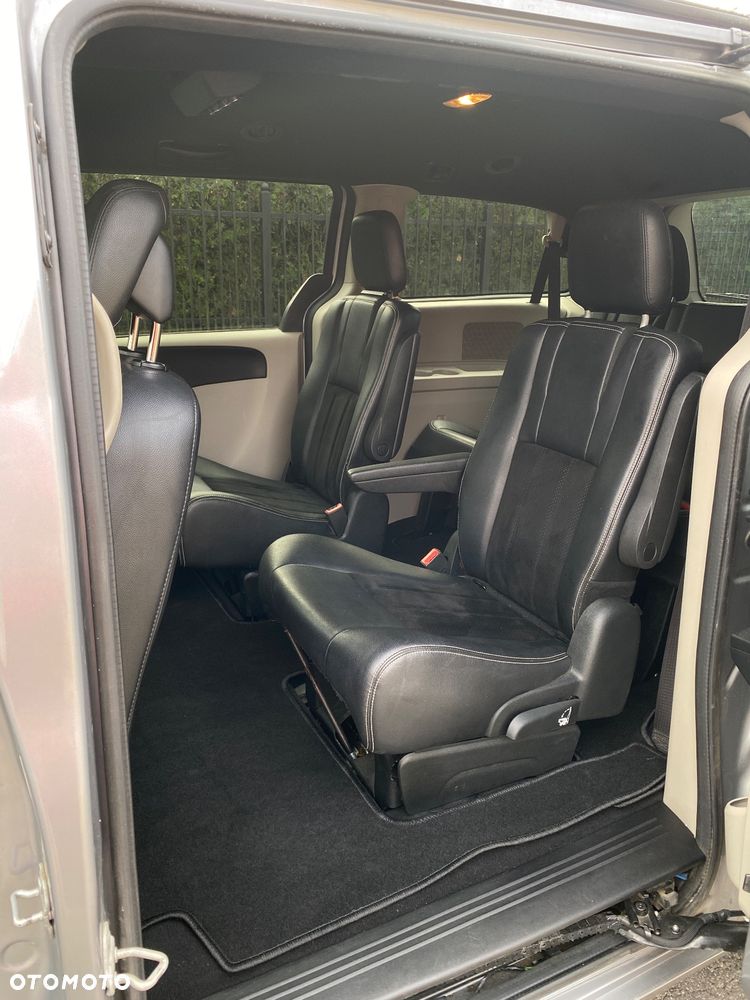 Dodge Grand Caravan - 16