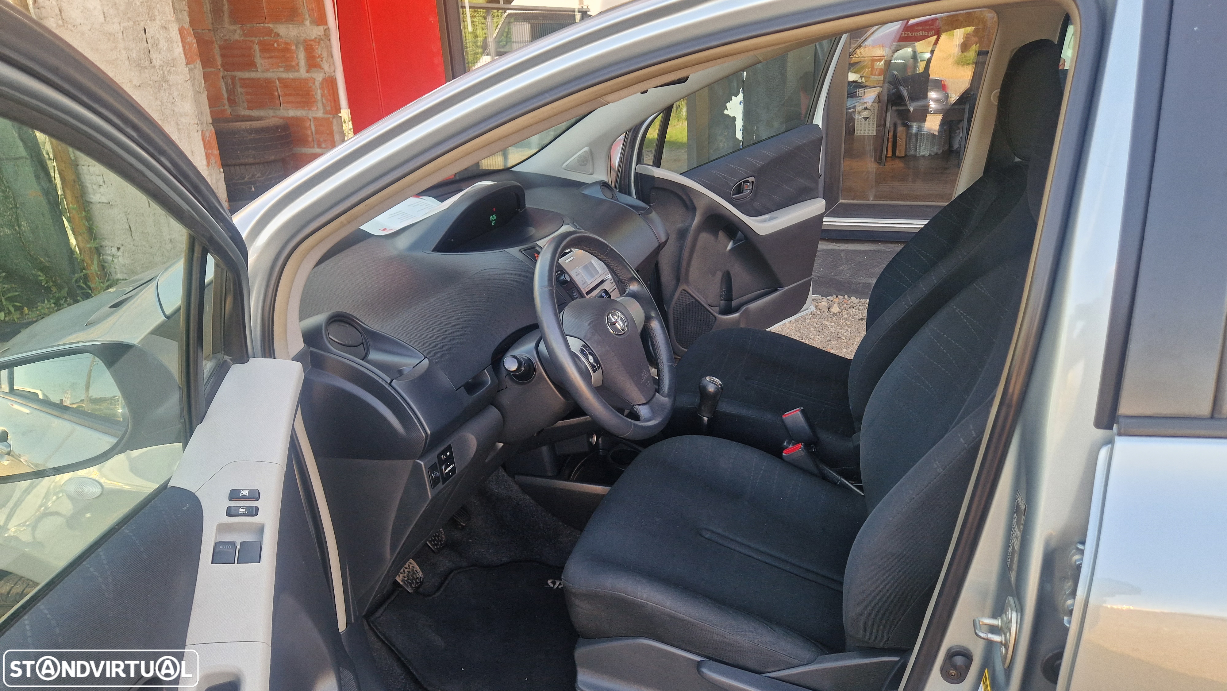 Toyota Yaris 1.4 D-4D AC+VSC - 9