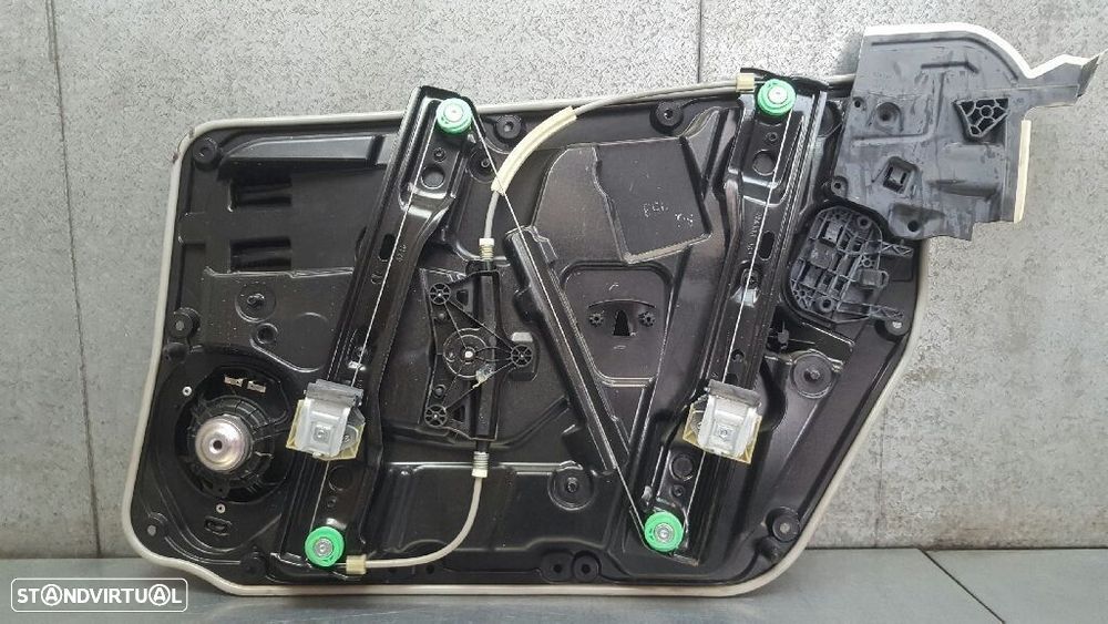 ELEVADOR DE VIDRO FRONTAL ESQUERDO MERCEDES-BENZ CLASSE A 2015 - 2