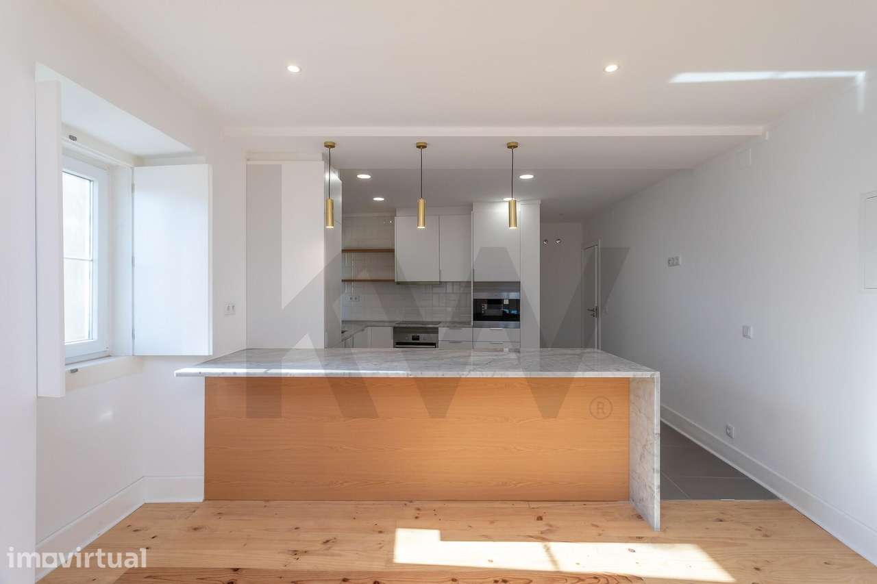 Apartamento T3 Remodelado com Vista Desafogada em Alfama – 150m2 de Ch - Grande imagem: 3/46