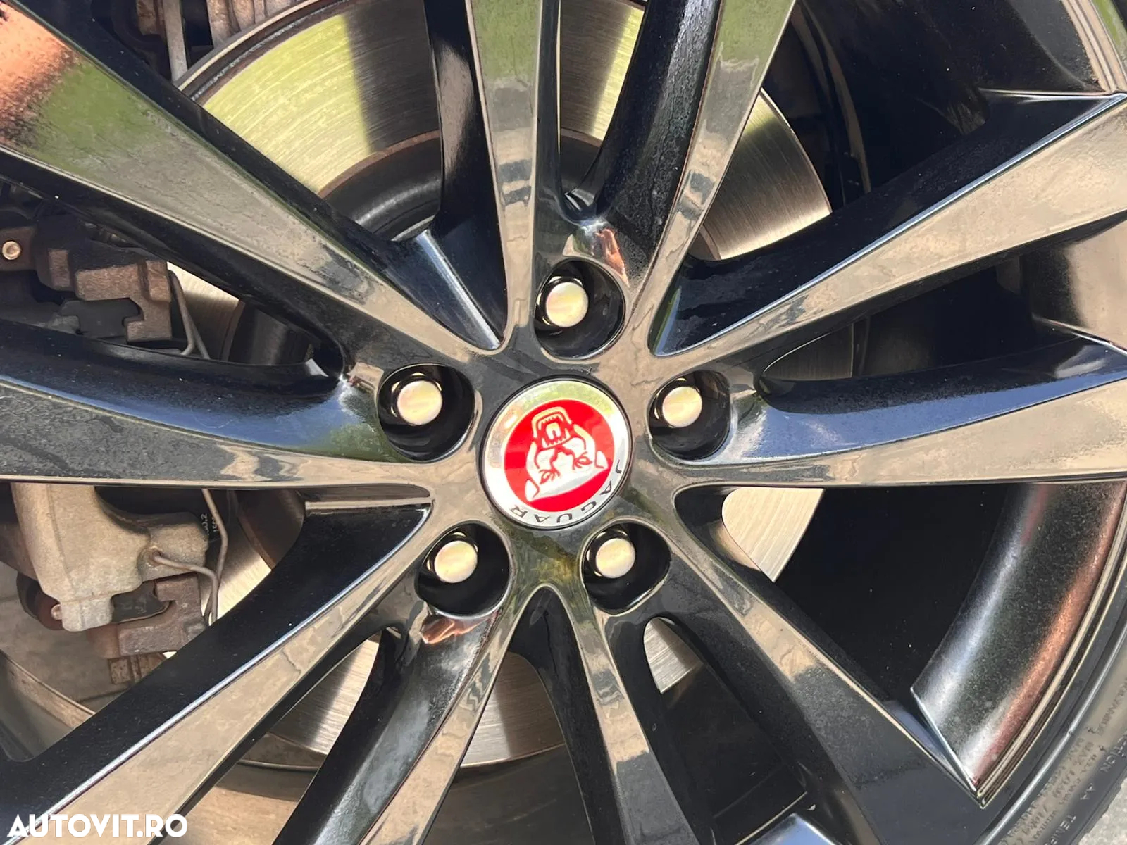 Jaguar XE - 6