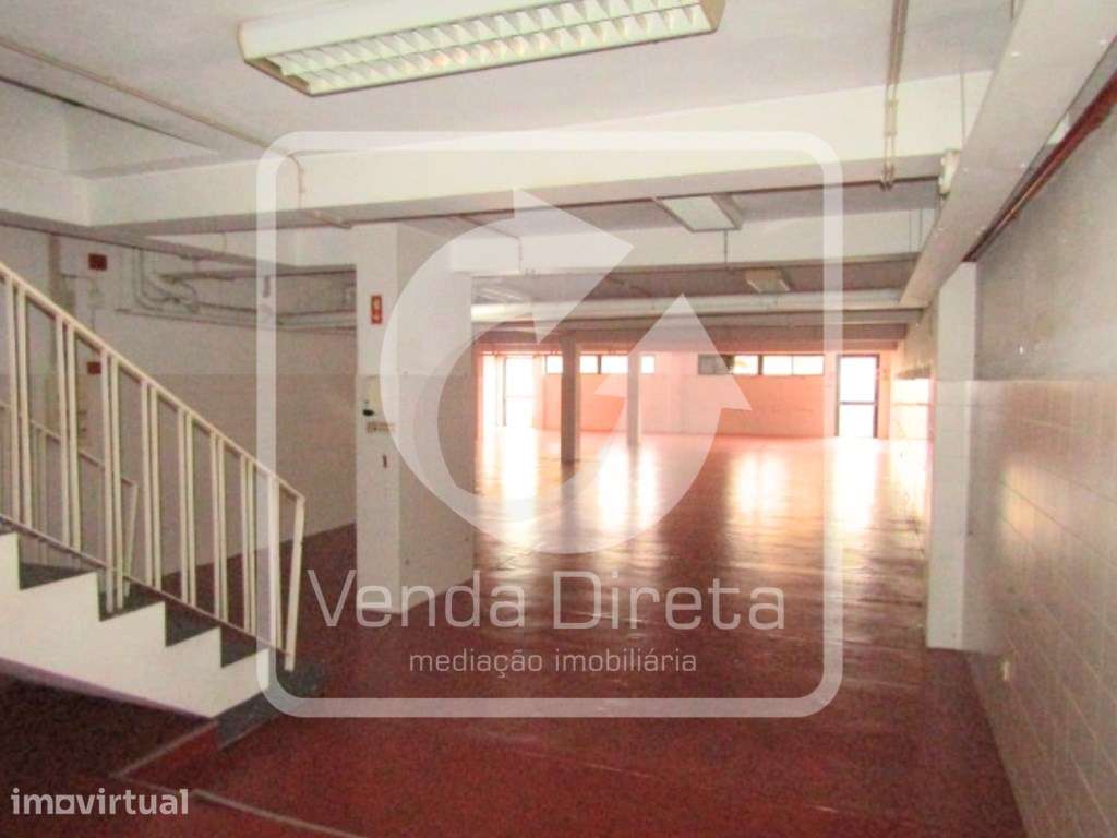 Loja com 151 m² + 179 m² de Logradouro com Grande Potencial na Rua ... - Grande imagem: 3/22