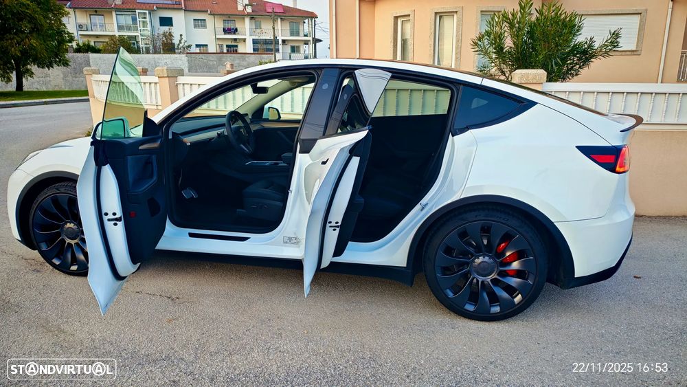 Tesla Model Y Performance Tração Integral - 18