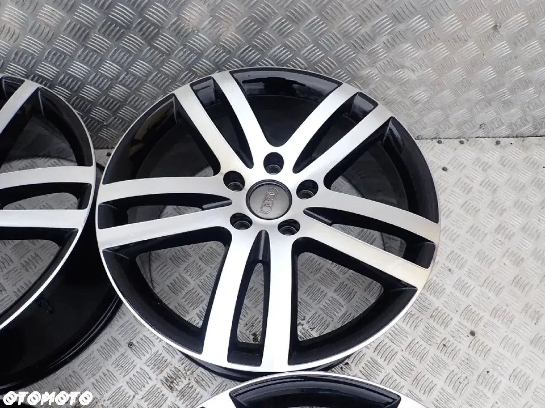 FELGI AUDI Q7 LIFT S-LINE VW TOUAREG 5X130 20 ET 60 G RADOM - 5