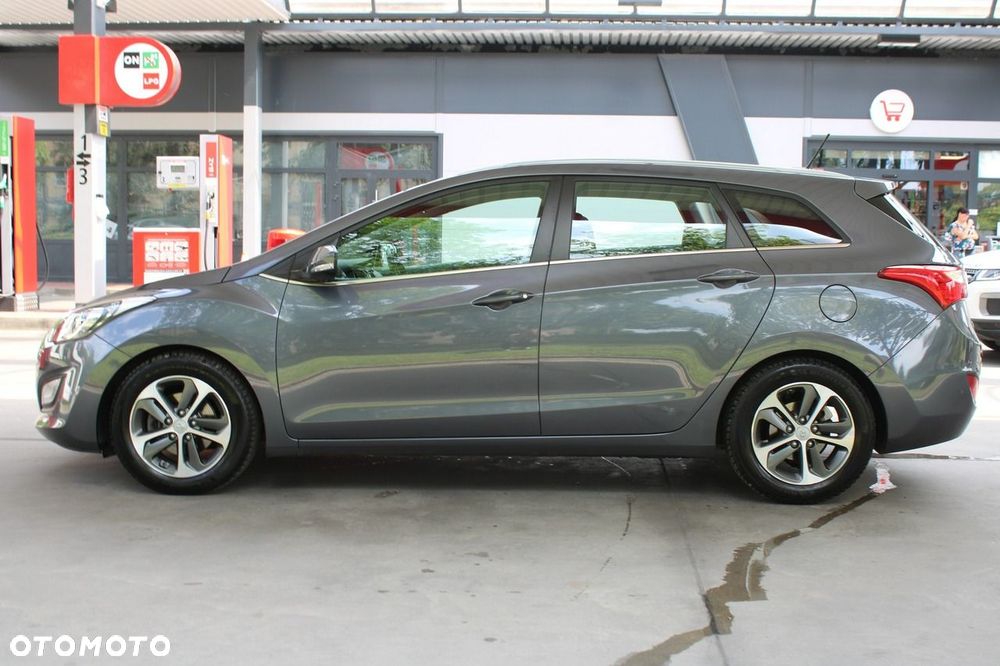 Hyundai i30 blue Kombi 1.4 YES Gold - 6