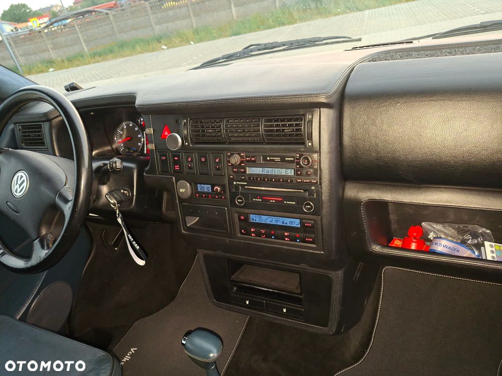 Volkswagen Caravelle - 20
