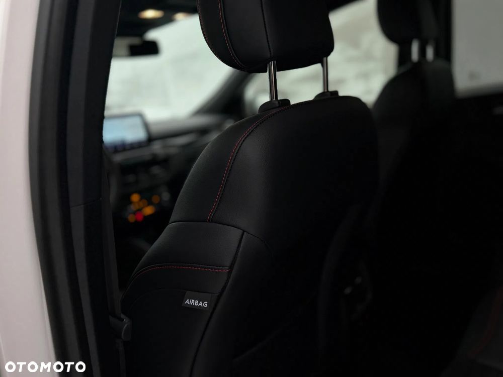 Ford Kuga 2.0 EcoBlue Hybrid ST-LINE - 21