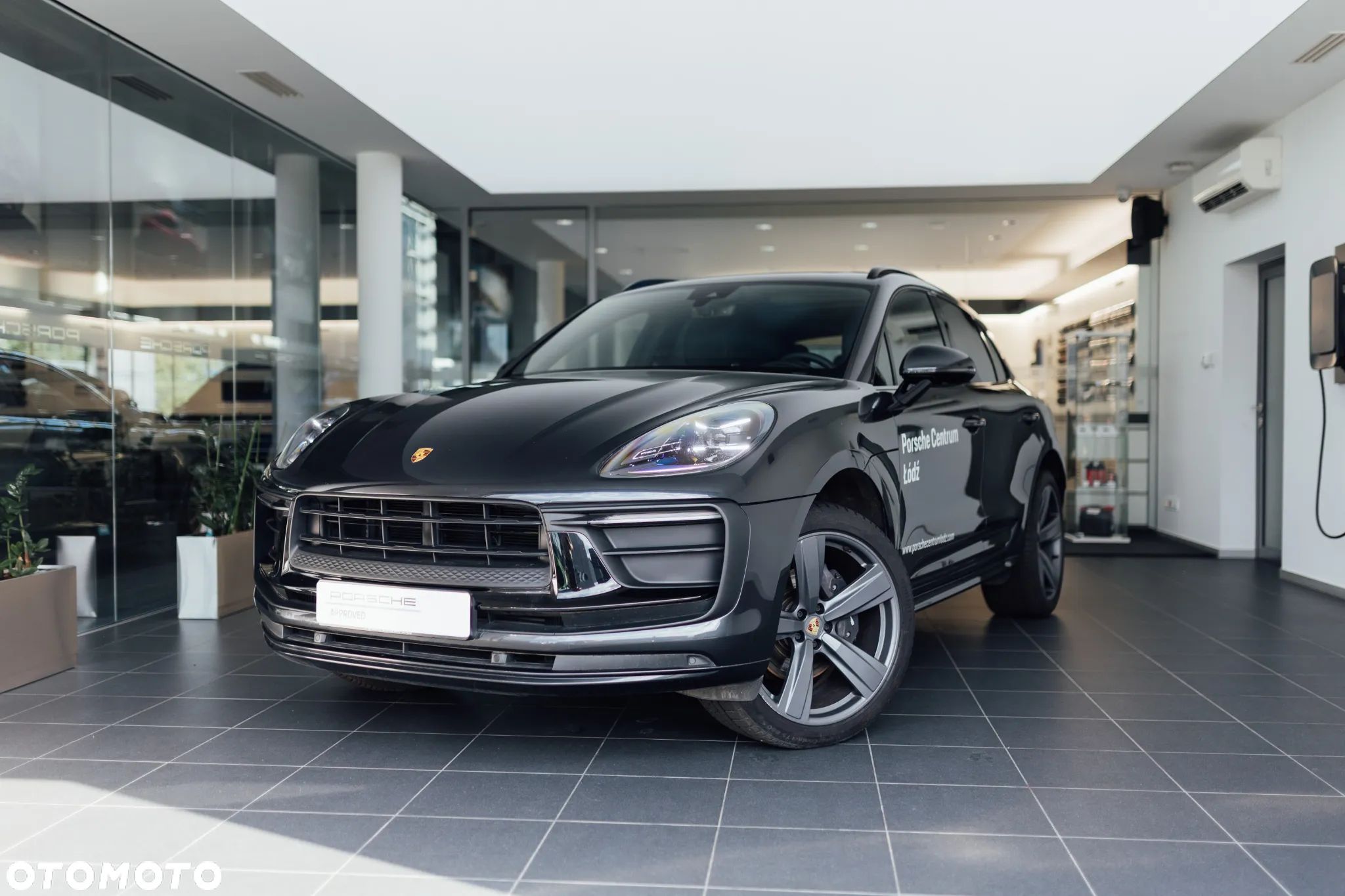 Porsche Macan Standard - 1