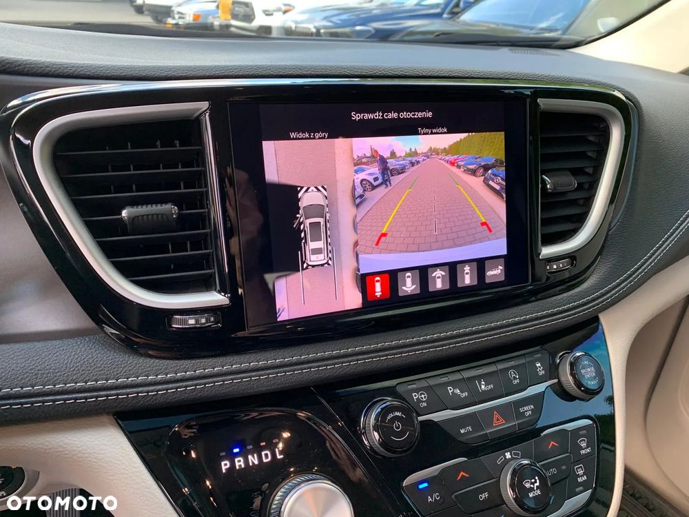 Chrysler Pacifica - 9