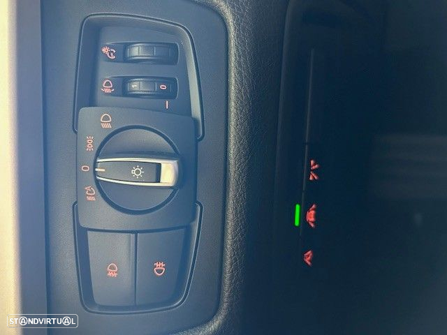 BMW 320 d Touring xDrive Auto - 10