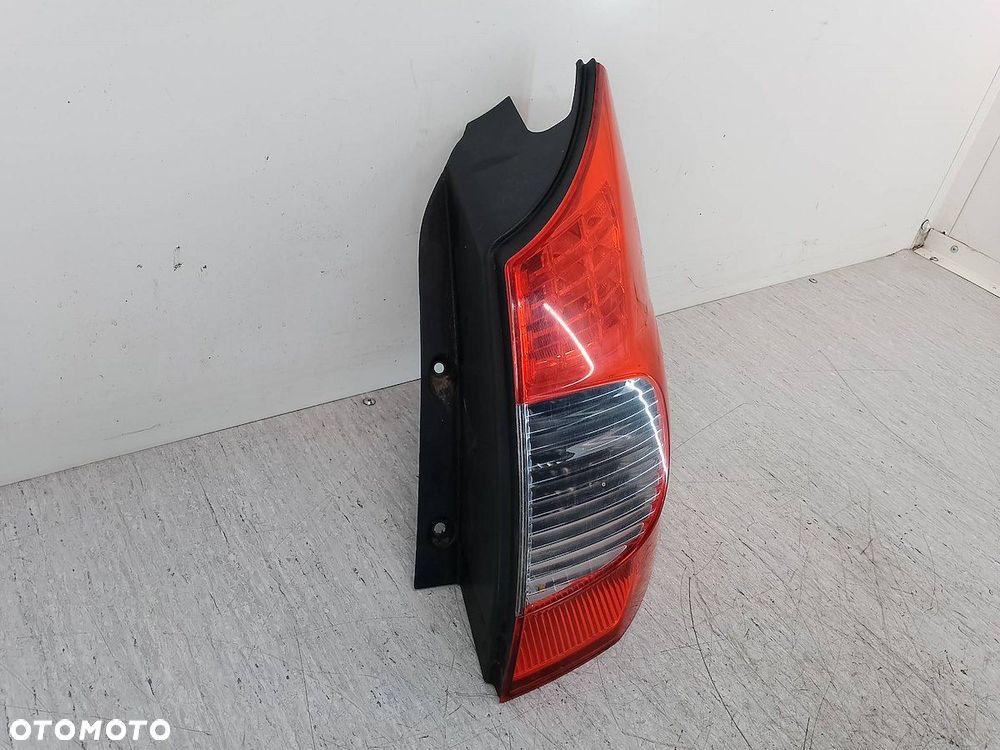 LAMPA TYLNA PRAWA RENAULT SCENIC II 8200474327 A 2SK009467-02 - 5