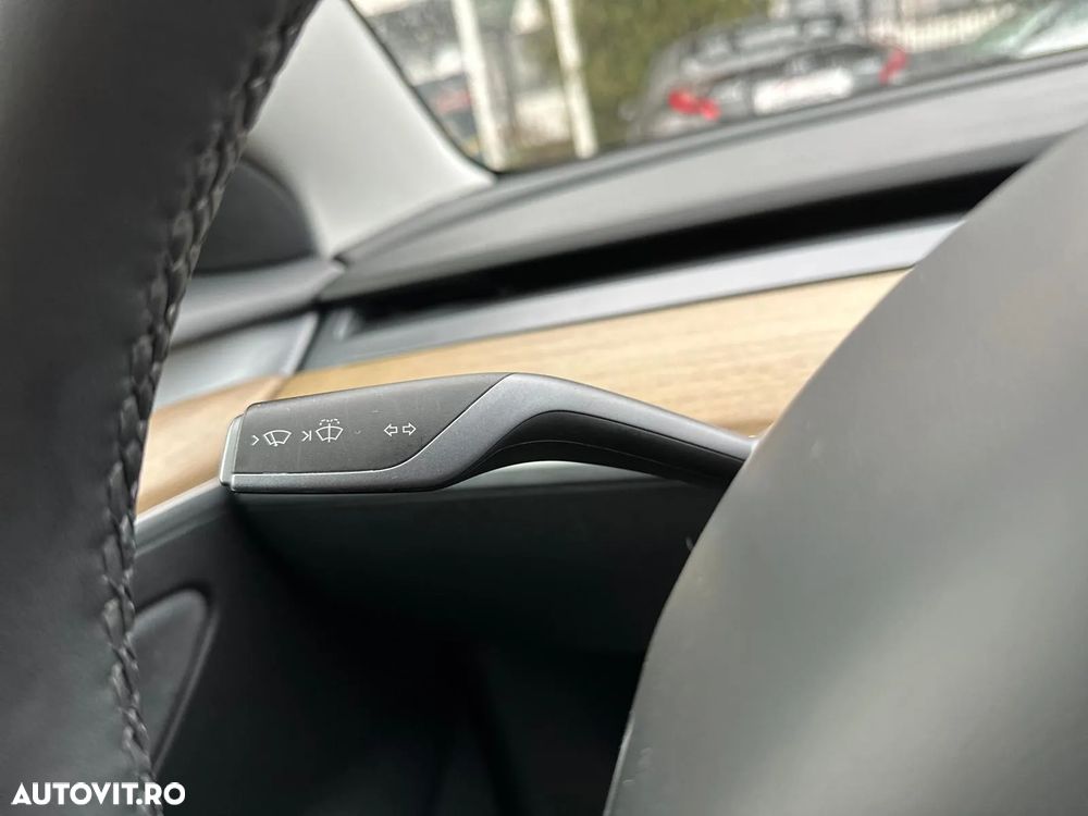 Tesla Model 3 Langstreckenbatterie Allradantrieb Dual Motor - 38