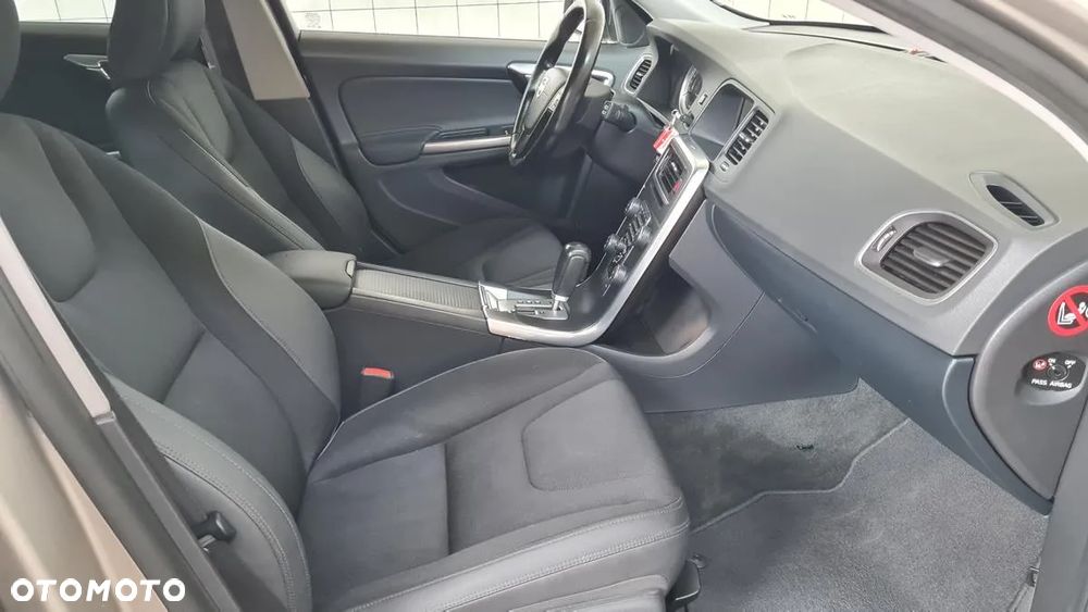 Volvo V60 D5 AWD R-Design Momentum - 17