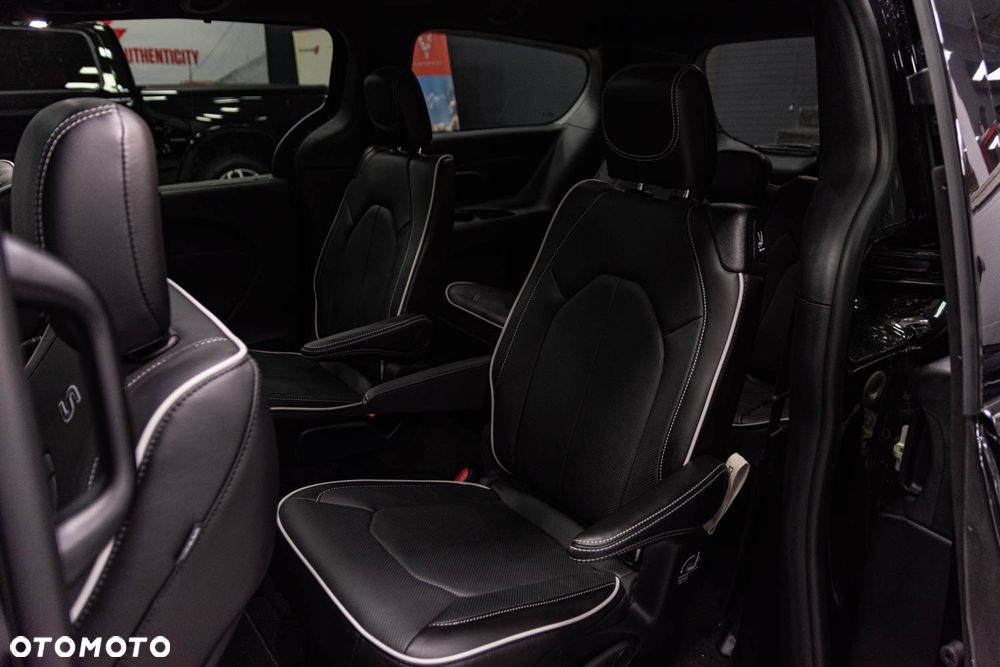 Chrysler Pacifica - 27