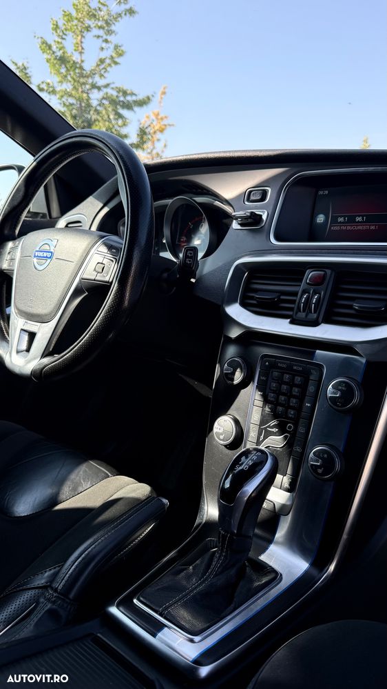 Volvo V40 D3 Aut. R-Design - 10