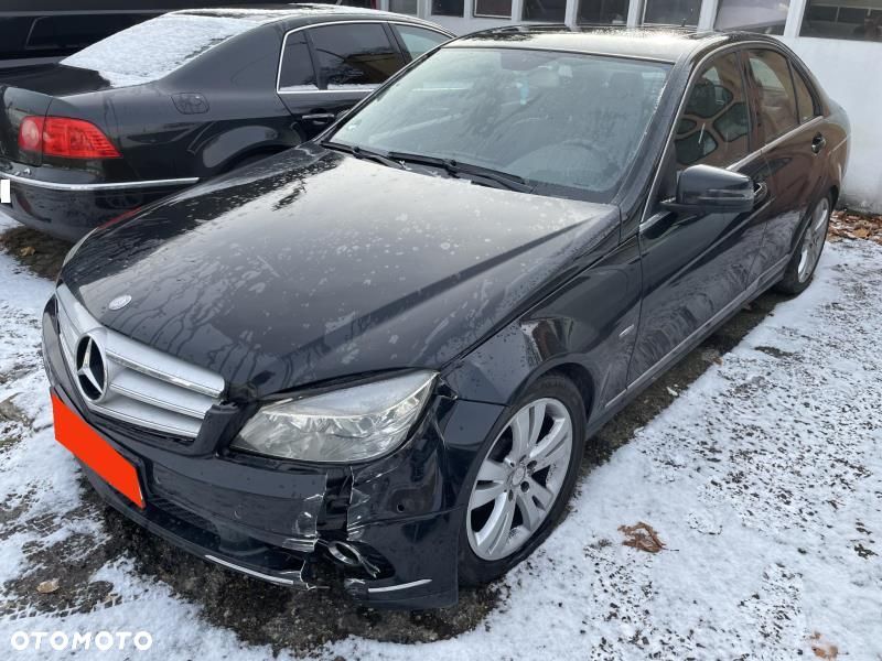 Mercedes-Benz Klasa C 180 CGI BlueEFFICIENCY Avantgarde